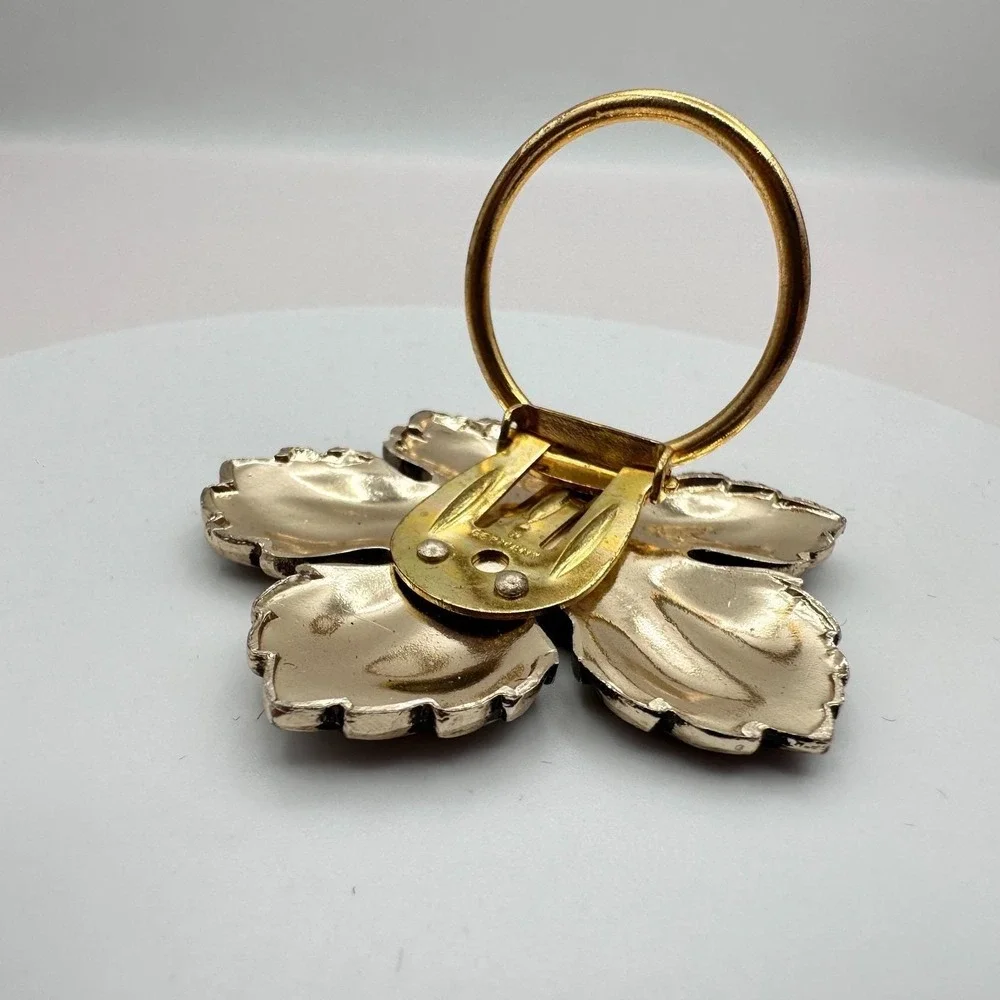 Vintage 90s Silver Tone Maple Leaf Scarf Clip Brooch Textured‎ Nature Jewelry